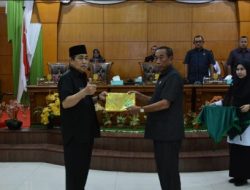 Dollah Mando Serahkan Ranperda Pertanggungjawaban Pelaksanaan APBD 2022 ke DPRD