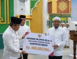Gerakan Sulsel Mengaji di Sidrap, Gubernur Serahkan 900 Juta untuk Pengurus Masjid