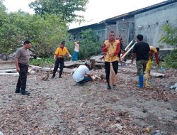 Jumat Curhat Kapolsek Mallusetasi Sambil Bersih Pantai Barru Perduli Masyarakat, Polsek Mallusetasi Bersih-bersih Pantai Cilellang