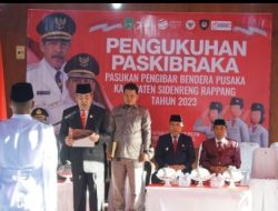 Dollah Mando Kukuhkan 30 Anggota Paskibraka Sidrap