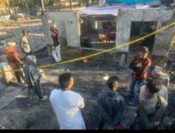 Pimpinan Anak Cabang (PAC) Pemuda Pancasila kecamatan Mallusetasi menyerahkan bantuan ke korban kebakaran dusun labuangnge desa Kupa