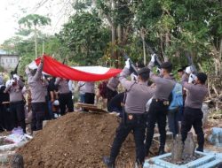 Upacara Pemakaman Aipda Hardiansyah Sadik, Keluarga Besar Polres Soppeng Turut Berduka Cita