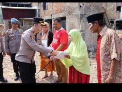 Kapolres Enrekang berikan bantuan Uang Tunai kepada korban kebakaran