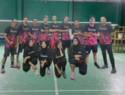 Hari Guru Nasional 2023, PB SMADA Eratkan Silaturahmi di Lapangan Bulu Tangkis