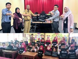 BRI Cabang Sengkang Bersama Yayasan Baitul Maal (YBM) BRIliaN Cabang Sengkang Serahkan Bantuan Tas Dan ATK Kepada UPTD SDN 410 Akkotengeng
