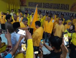 Ketua DPD I Golkar Melantik Ketua DPD II Golkar Di Musdalub Kantor Golkar Enrekang