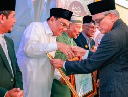 Penghormatan dan penghargaan dari pengurus besar darud da’wah Wal Irsyad diterima oleh bupati Barru