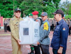 Bupati Barru mendistribusi Logistik Pemilu 2024 ke penyelenggara tingkat kecamatan