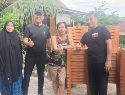 Terharu Terima Bantuan Kursi Posyandu Lansia, Warga Kampung Duri Doakan MZ Jadi Wali Kota Parepare