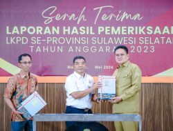 Serah terima LHP ketua dprd barru hadir bersama bupati barru di kantor perwakilan BPK makassar