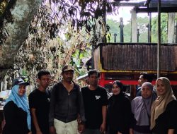 Pemuda “sibawanna puang ina” memberi bantuan dan menyemangati korban kebakaran siawung