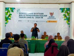 PJ Bupati Enrekang Menyerahkan  Bantuan Baznas Kepada 110 Mahasiswa Perguruan Tinggi