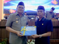 Bupati Barru Serahkan Dokumen KUA-PPAS Kepada Ketua DPRD Barru, Tahun Anggaran 2025