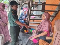 Hadir di tengah keluarga korban KLM Mitra pesisir PLT Danramil 1405 mallusetasi Peltu Abdullah memberikan semangat dan support kepada keluarga korban