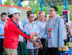 Bupati barru bersama Perwakilan koni Sulawesi Selatan membuka secara resmi PORKAB barru tahun 2024
