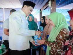 Selain Pembinaan Kelompok Wanita tani, Bupati barru dan Plt. Ketua TP PKK barru juga menyerahkan pupuk cair dan bibit hortikultura kepada 35 Kelompok