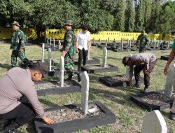Memperingati HUT  kemerdekaan RI,Ke 79 Tahun,Polres Soppeng Ikut Serta Karya Bakti Pembersihan TMP