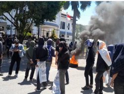 Aliansi Mahasiswa Enrekang Gelar Aksi Demo Tuntut Pembayaran Gaji ASN Yang Tertunda