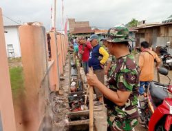Ciptakan Pasar yang bersih dan sehat, Babinsa Beserta Jajaran Koramil 02/Tellu Limpoe Kodim 1420/Sidrap bersihkan Pasar.
