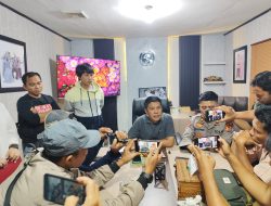 Kasat Reskrim Polres Polman Gelar Konferensi Pers Terkait Pencurian Yang Terjadi Saat Kebakaran Rumah Di Bonne-Bonne