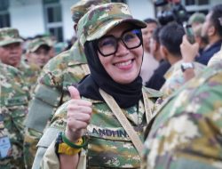 Di antar langsung oleh suami A.ina Kartika Sari retret di Akmil Magelang.