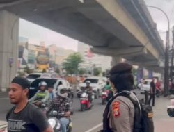 Patroli Perintis Presisi Dit Samapta Polda Sulsel Berbagi Takjil kepada Pengguna Jalan