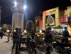 Sat Samapta Polres Polman Laksanakan Patroli di Sekitar Mesjid-mesjid saat Tarwih untuk Cegah Gangguan Kamtibmas