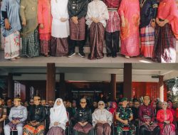 Peringatan Hardiknas 2025,Pemkab Polman  Gelar Upacara Bendera Dengan Nuansa Adat Budaya Lokal