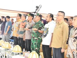 Kapolres Soppeng Hadiri Kunjungan Kerja Sekjen Kemensos RI di Soppeng, Salurkan Bantuan untuk Korban Bencana