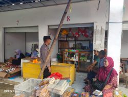 Bhabinkamtibmas Desa Marioriaja dan Desa Watu Laksanakan KRYD di Pasar Tanalle, Tegas Terhadap Premanisme