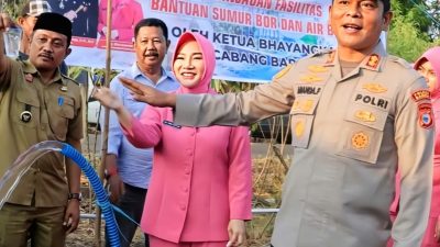 KETUA BHAYANGKARI CABANG BARRU TINJAU FASILITAS SUMUR BOR DAN AIR BERSIH, HADIRKAN MANFAAT NYATA BAGI WARGA LIPUKASI