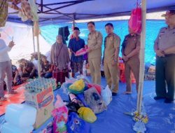 Wujud Empati, Bupati Suardi Saleh Kunjungi Sekaligus Beri Bantuan Korban Kebakaran Lampoko