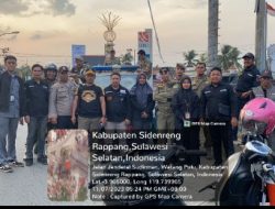 Panwascam Watang Pulu dan Satpol PP Tertibkan Alat Peraga Kampanye