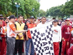 Ribuan Guru dan Tenaga Kependidikan Ikut Jalan Santai Peringati HUT PGRI dan HGN