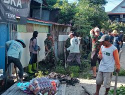 Antisipasi Banjir Koramil 1420-03/Marittengae Bersama Warga Gotong Royong Bersihkan Saluran Air