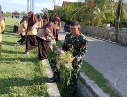 Tanamkan Budaya Gotong royong, Koramil 1420-02/Tellu Limpoe karya bakti bersama Guru dan siswa SMA Aliyah