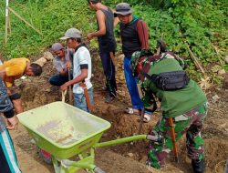 Jadi Motor Penggerak, Babinsa Koramil 1420-05/Dua Pitue buka saluran air