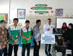 Baznas Enrekang Serahkan Bantuan Kursi Roda dan Perlengkapan Sekolah kepada Siswi SDN 93 Parendean