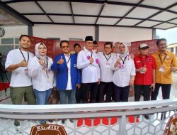 Ribuan relawan dan simpatisan mengantar PHS – Enny Angraeni AAS mendaftar di KPU sulbar sebagai calon gubernur sulbar 2024