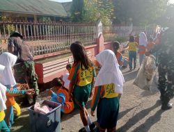 Kerja Bakti Bersama Siswa(i) SD, Babinsa Koramil 1420-02/Tellu Limpoe  Ajarkan Pentingnya Menjaga Kebersihan Lingkungan 