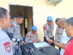 Personil Polres Polman Melakukan Pengawalan Ketat Hasil Rekapitulasi Penghitungan Suara Pilkada Tingkat PPK Kecamatan Ke KPU Polman