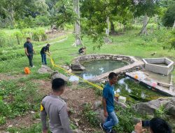 Kapolsek Wonomulyo Pimpin Personil Datangi TKP Penemuan Mayat di Permandian Air Hangat Makula
