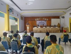 Kapolsek Donri-Donri Sampaikan Materi Peningkatan Kapasitas RT/RW Di Desa Leworeng