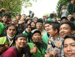 Hadiri Pemakaman Affan Kurniawan di TPU Karet Bivak, Kapolda Metro Sampaikan Permohonan Maaf