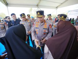 Kapolri Berikan Bansos dan Salurkan Bahan Pangan Murah di Semarang