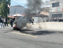 Demo Korban Kredit Fiktif Lumpuhkan BNI Pinrang: “Kami Ditipu, Tapi Disuruh Bayar Lebih!”