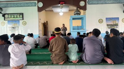 Safari Jumat Polsek Bacukiki di Masjid Al-Mutaqaddimin, Ingatkan Warga Waspada Bahaya Kebakaran