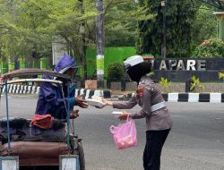 Melalui Jumat Berkah, Sat Lantas Polres Parepare Kembali Tunjukkan Kepedulian Sosial
