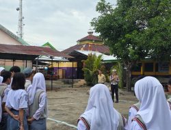 Police Go To School di SMAN 4, Kasat Lantas Polres Parepare Ingatkan Pelajar Wajib Gunakan Helm Saat berkendara Sepeda Motor