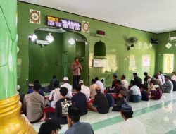 Safari Jumat di Masjid Al-Mujahidin, Kapolsek Bacukiki Ajak Warga Ingatkan Keluarga Jauhi Miras